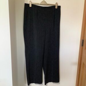 LE SUIT: Black Pinstripe Women's Pants (NWOT)